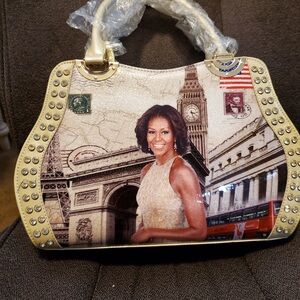 Cream Shoulder Bag with Iconic London Landmarks and Vintage Design